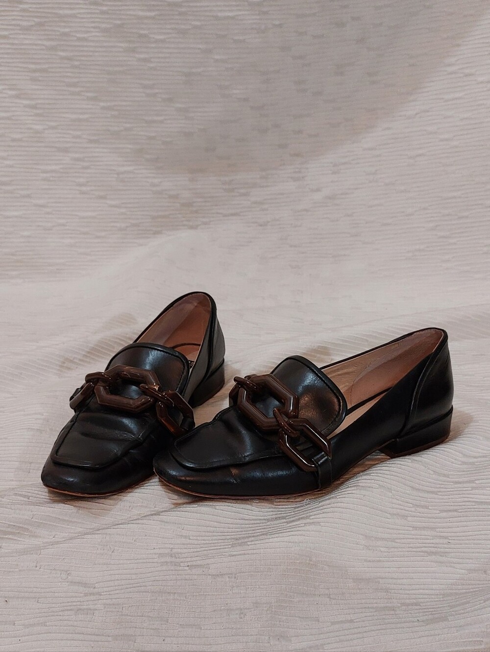 Louise et Cie Black Loafers with Tortoiseshell Chain Accent 7.5
